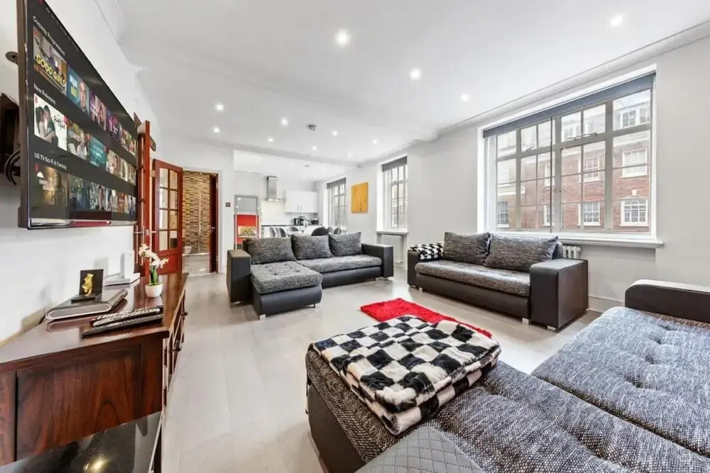 London Chic Apartment - City Center Gem