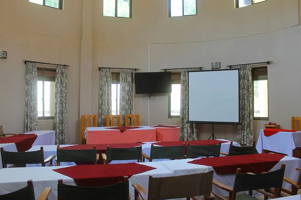 Bunyonyi Safaris Resort