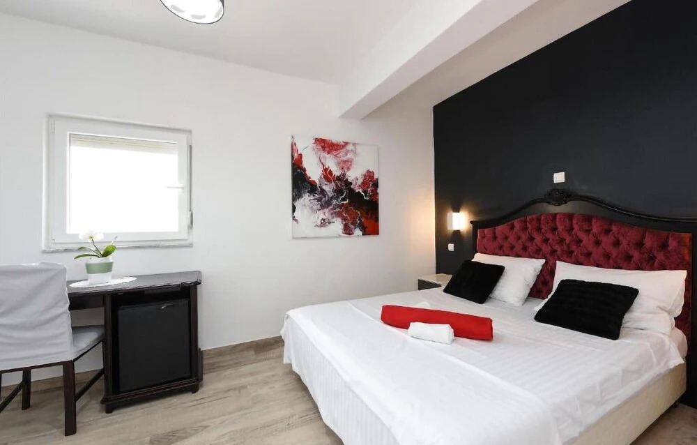 Amazing Home in Zadar with Hot Tub, Sauna & WiFi