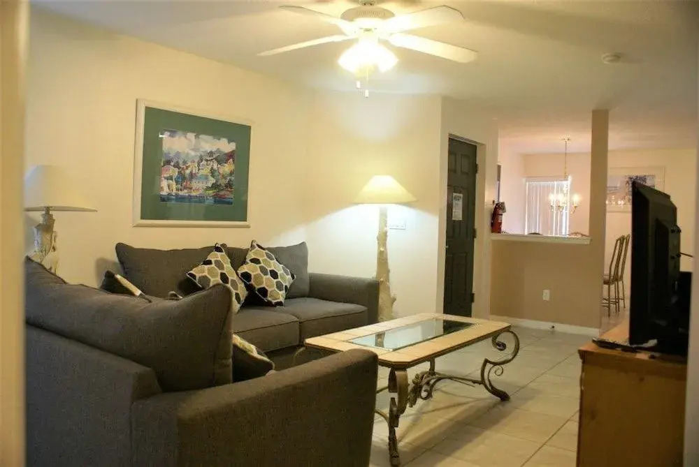 Beautiful Condo with Community Pool - 3 Br Condo