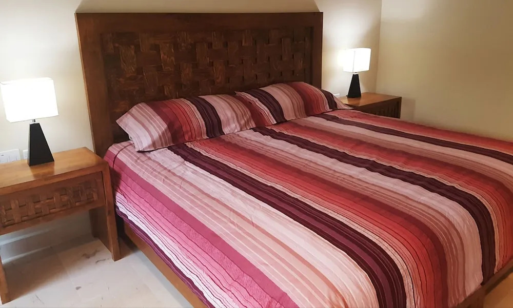 Caribbean Lifestyle 2BR steps from the beach by Happy Address