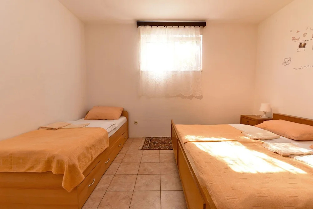 Apartment 1562