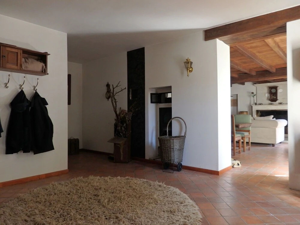 Countryside Family Haven for 8 With Pool