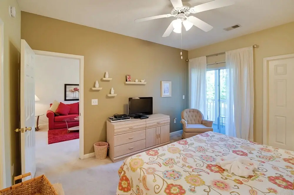 Cozy Condo w/ Golf Course View: 4 Mi to Shore!
