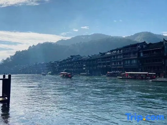 Xiqiao Night Language River View Homestay (Phoenix Ancient City Lijiang Branch)
