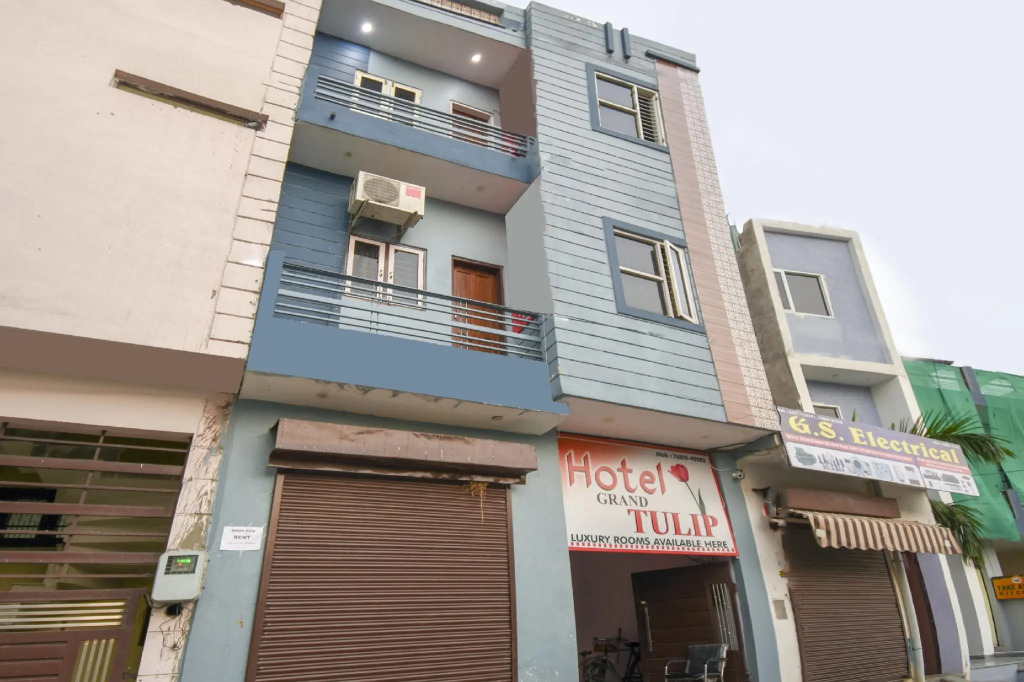 OYO 74383 Hotel Grand Tulip