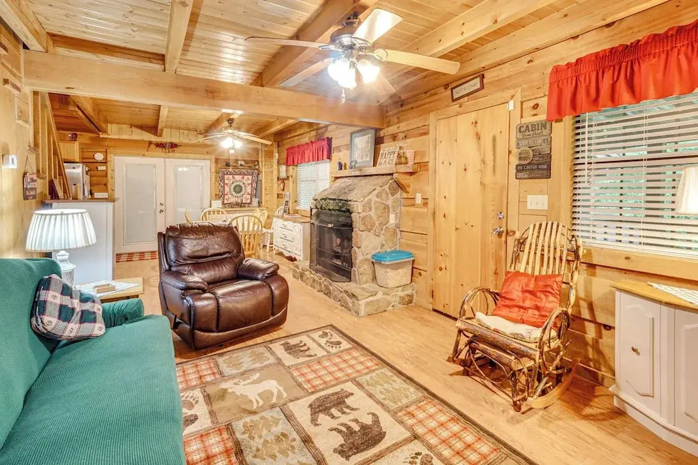 Cozy Tellico Plains Cabin w/ Large Mountain Creek!
