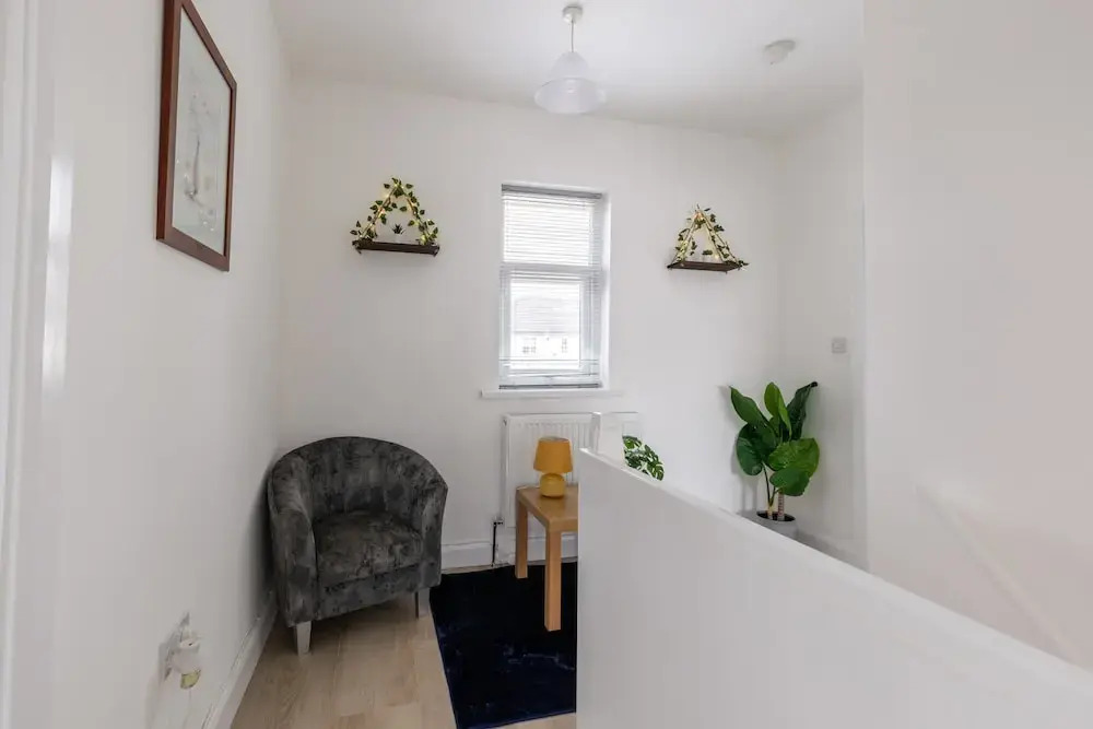 Free Parking - 4 Bedroom House