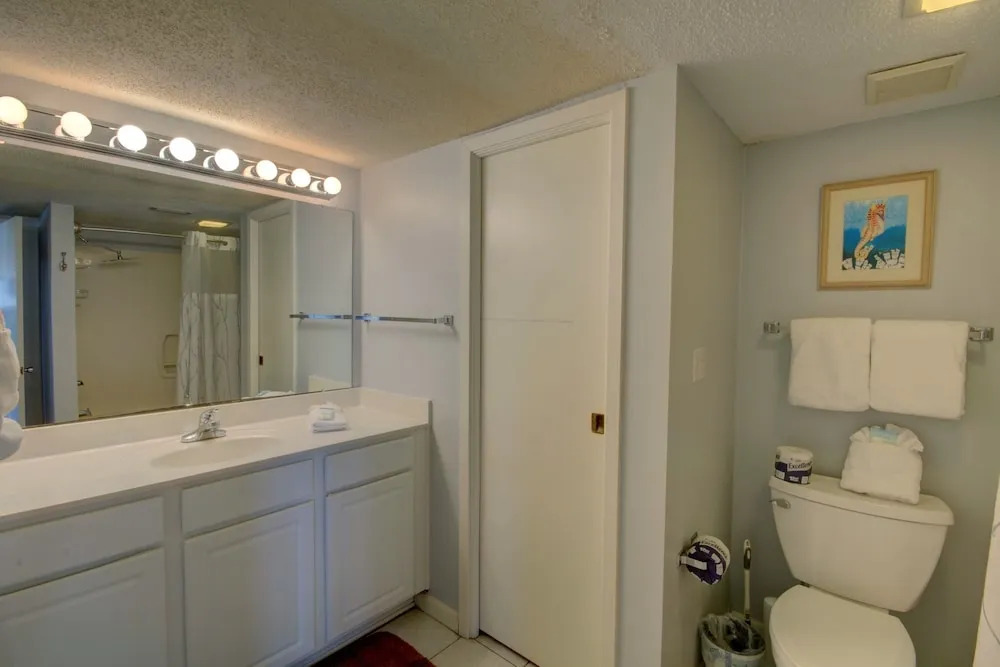544 El Matador 1 Bedroom Condo by RedAwning