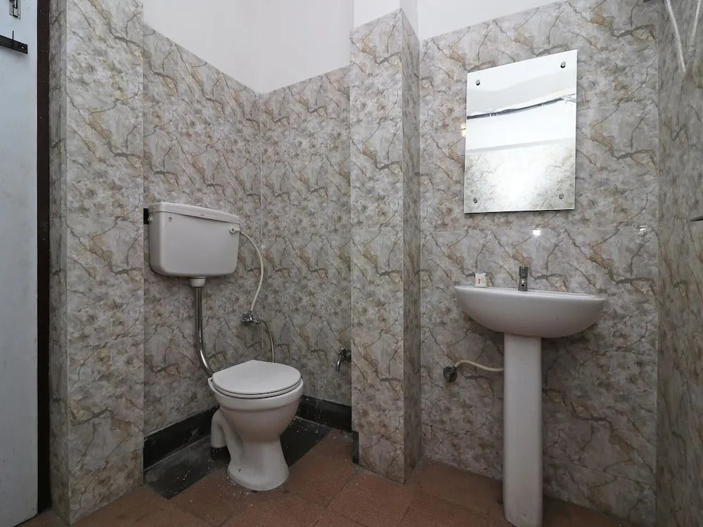 Oyo 14802 Hotel Virus Bistro