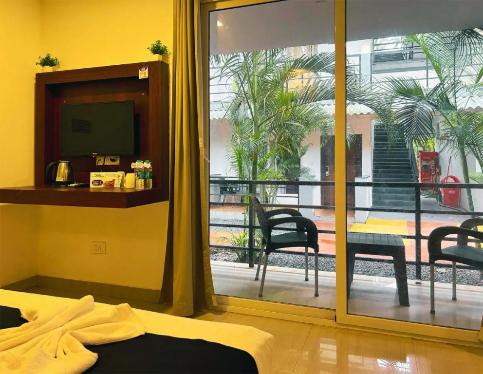 FabHotel Bay Breeze - 800M From Morjim Beach