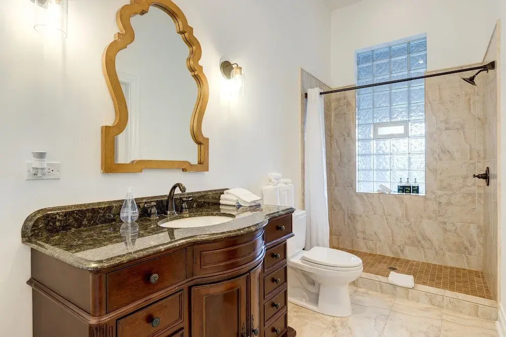 Breathtaking & Bright: Designer 2BD with Garage by AllSet Turnover