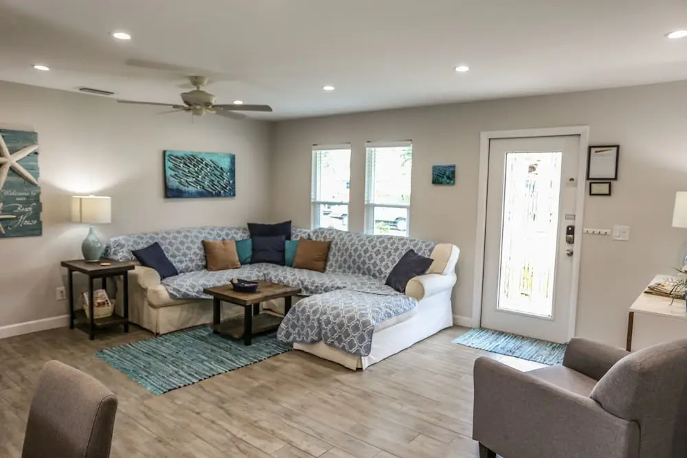 44 Fairview Blvd