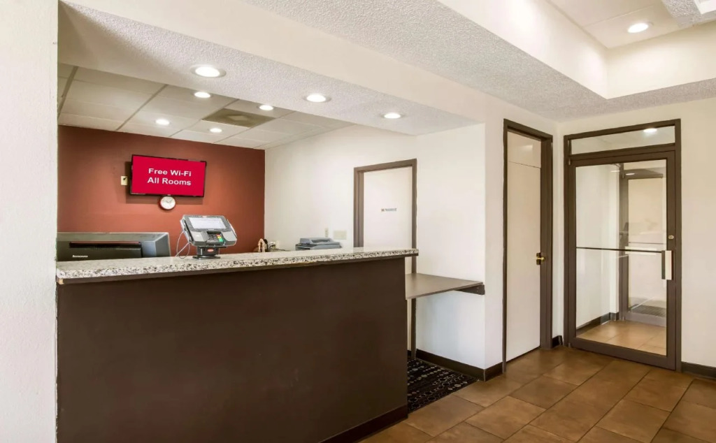 Red Roof Inn & Suites
