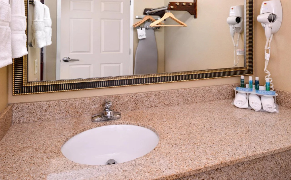 Holiday Inn Express & Suites Watsonville by IHG