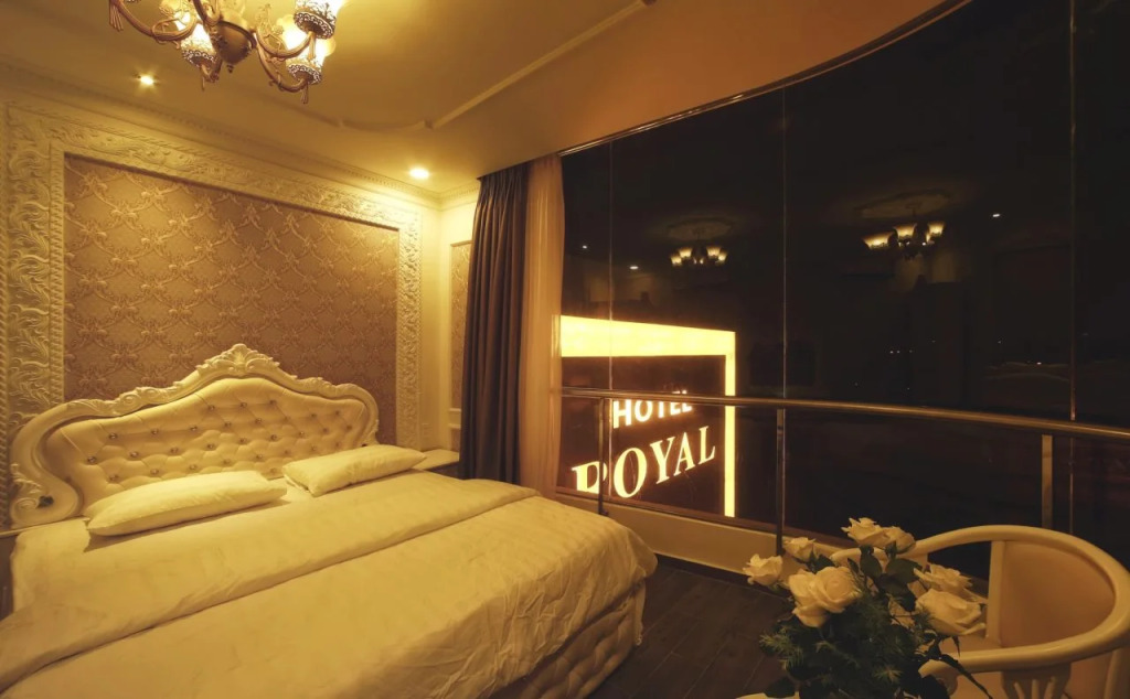 royal hotel bà điểm hồ chi minh