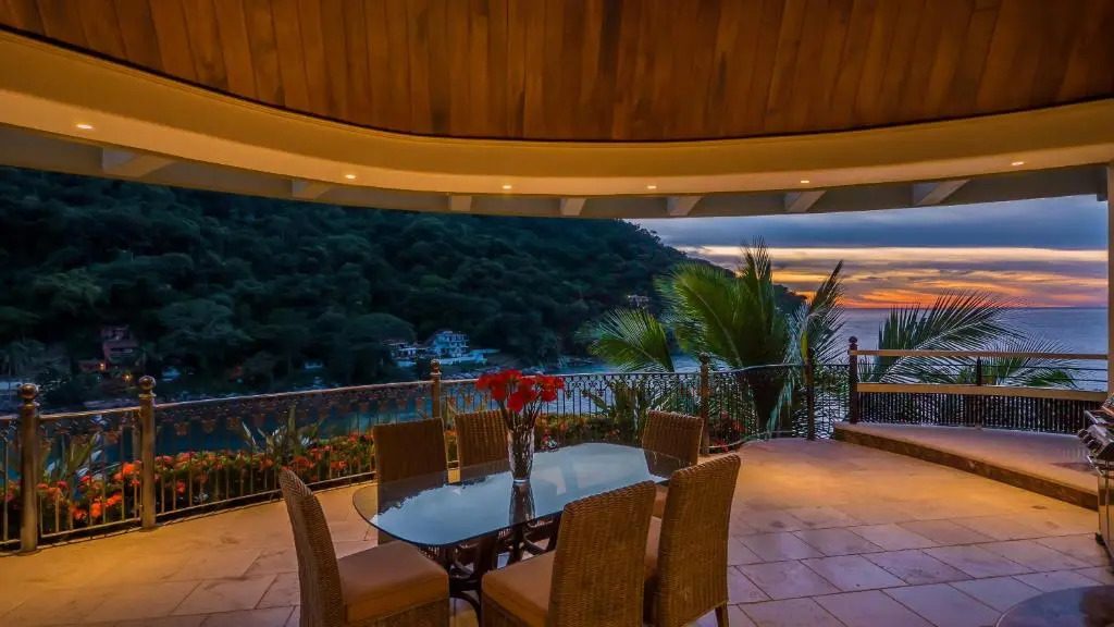 Luxury Ocean Frontage Boutique Suites