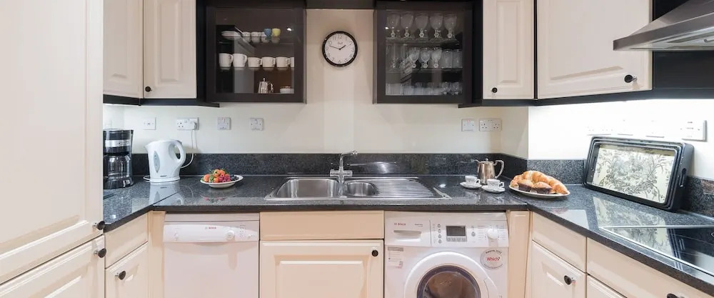A Place Like Home - Elegant Apartment near Green Park