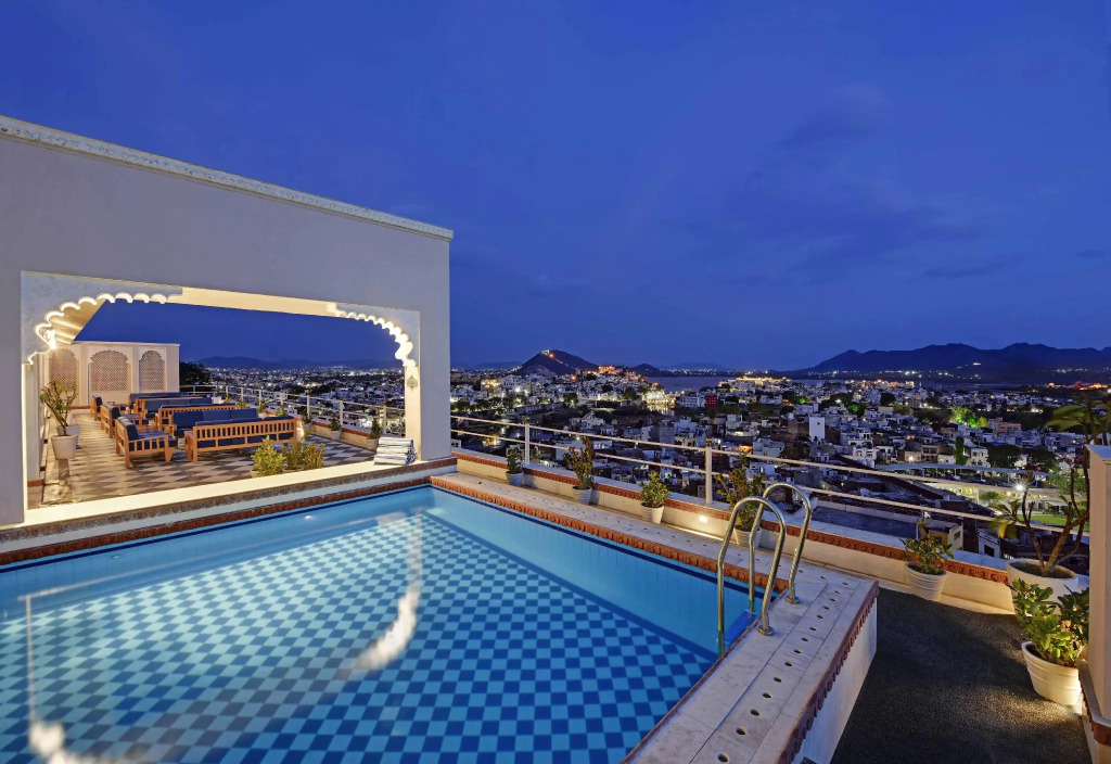 Raj Kuber - A Boutique Lake View Hotel