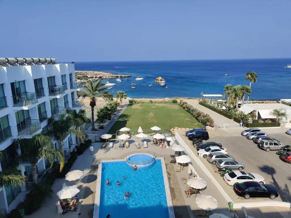 1 bedroom Flat steps from Da Costa Bay, Protaras with wifi