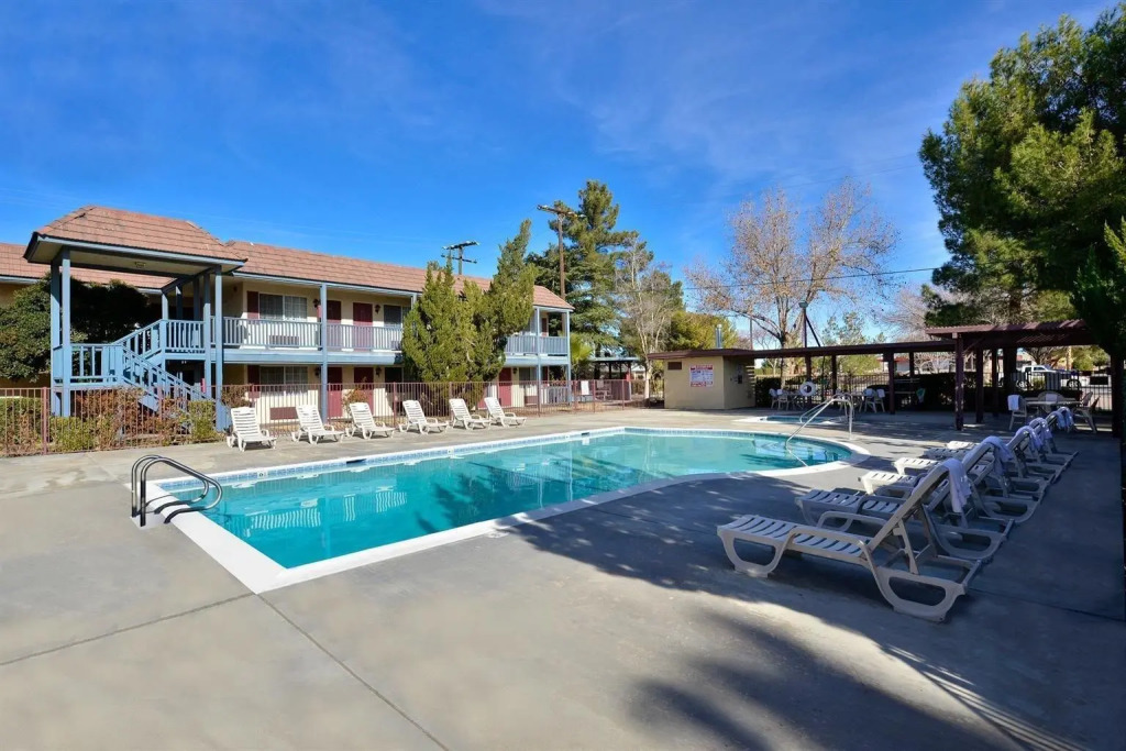 Americas Best Value Inn & Suites Lancaster