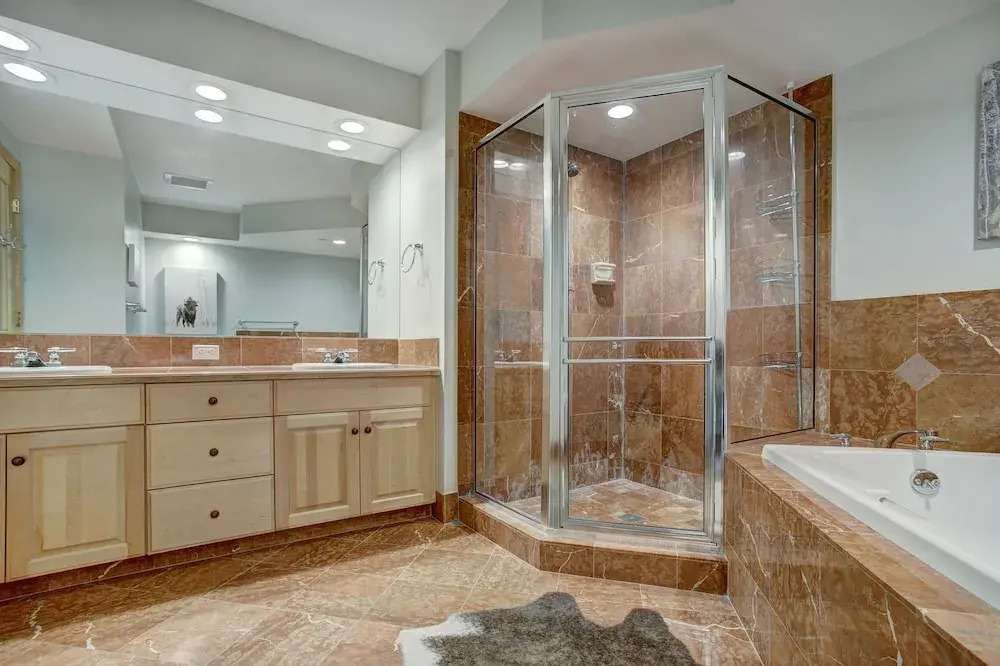 Luxury 4 bedroom Premier Residence at St James Place 4 Condo by RedAwning