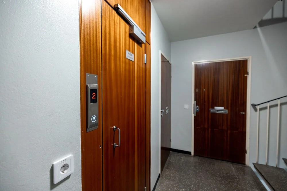 2ndhomes Cozy 1BR Apartment with Balcony