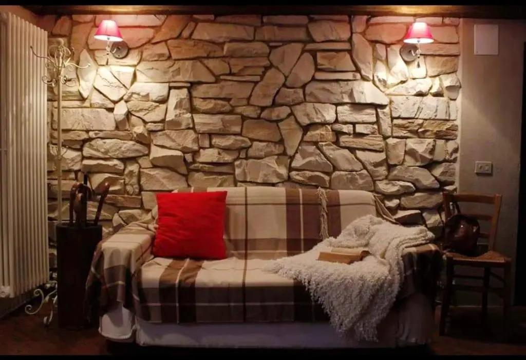 2 bedrooms chalet with enclosed garden and wifi at Gratillon
