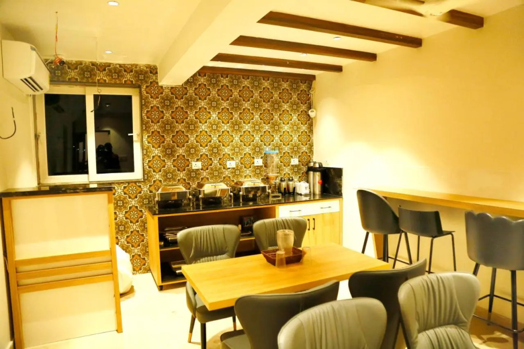 Oak Business Hotel
