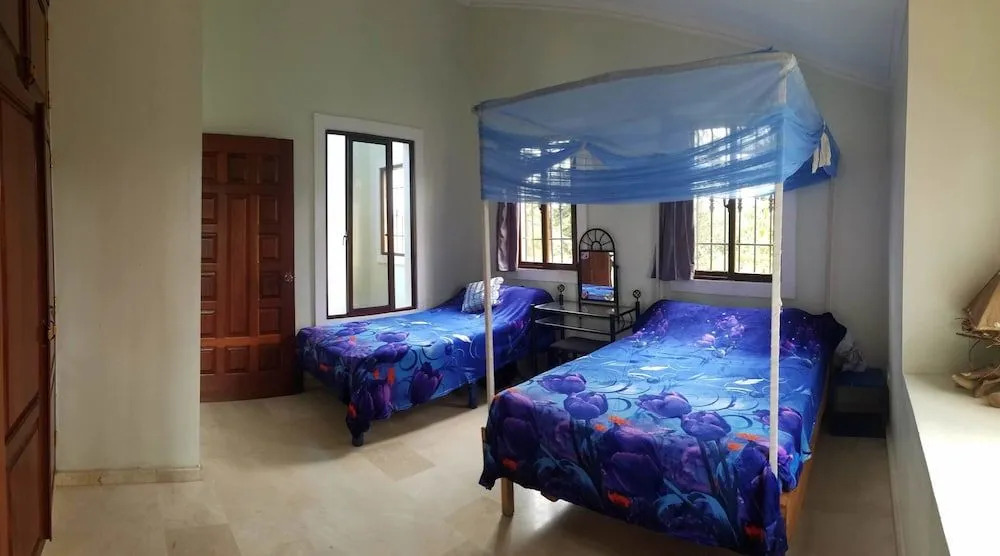 Casa Los Pinos B&B