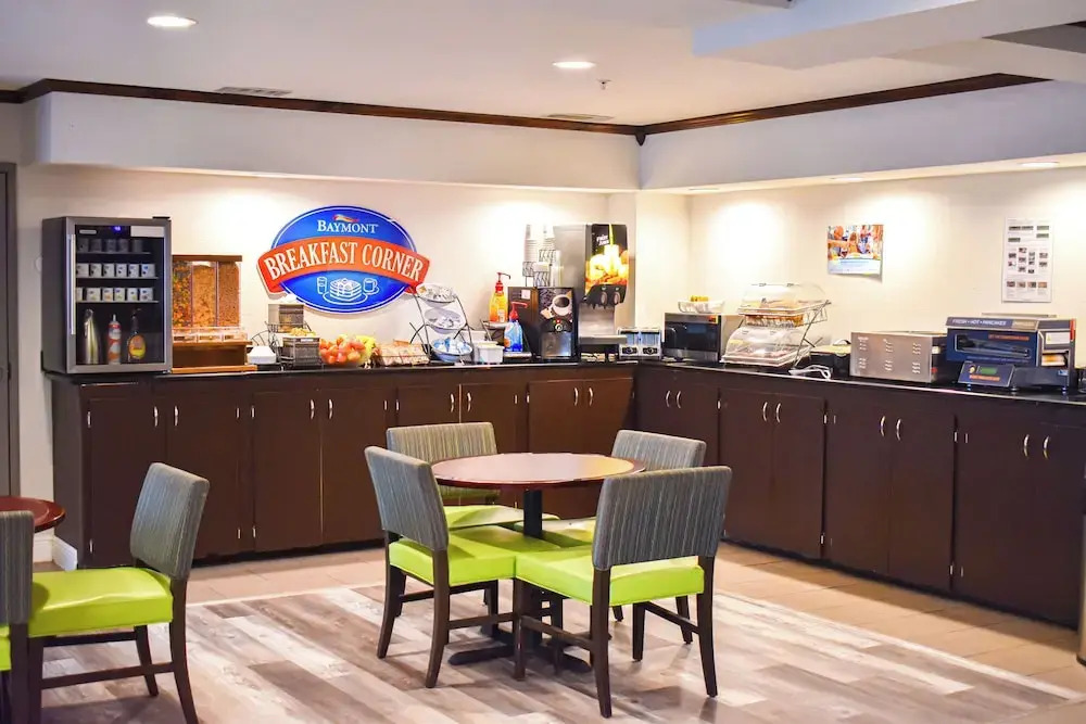 Baymont Inn & Suites Midland Center