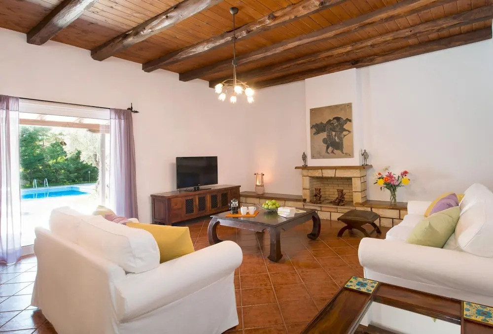 Mousses Villas - Villa Castor - A Detached Three-bedroom Villa With Private Pool and Access to Childcare Facilities