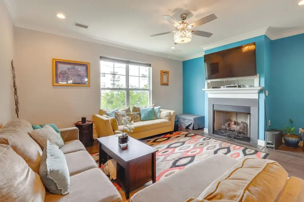Walk to Ocean: Group Getaway in Virginia Beach!