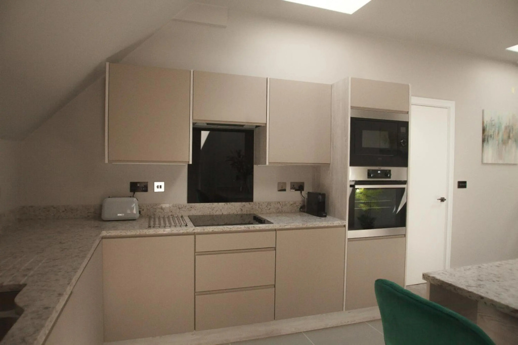 The Loft, Bootham House - luxury apartment with free onsite parking space