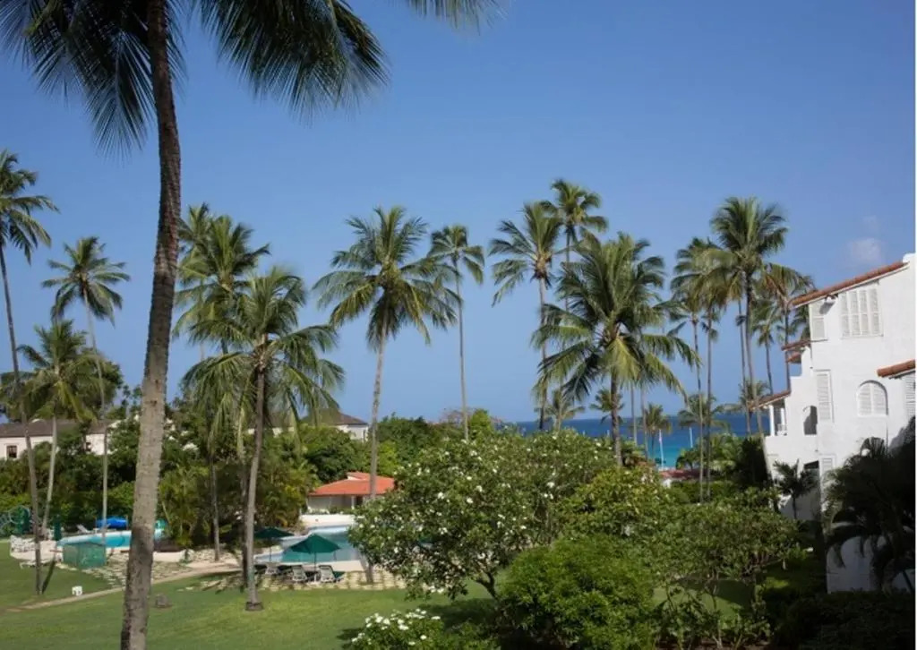 Royal Glitter Bay Villas