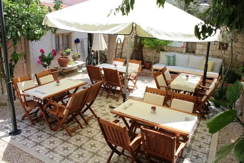 Lilyum Alaçatı Taş Ev