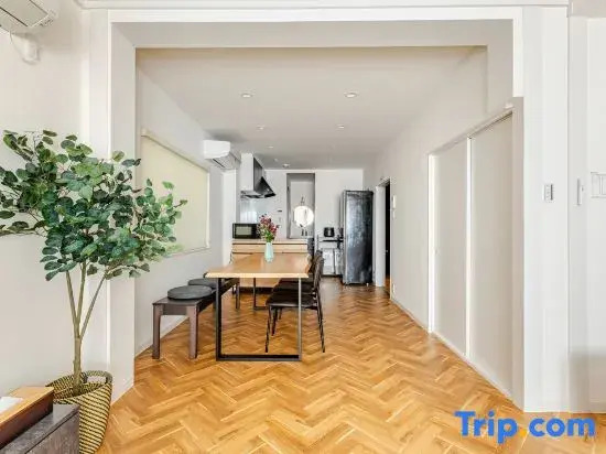 [Near USJ] For group trips! Roomy 4-story building with projector terrace near the station [for 12]