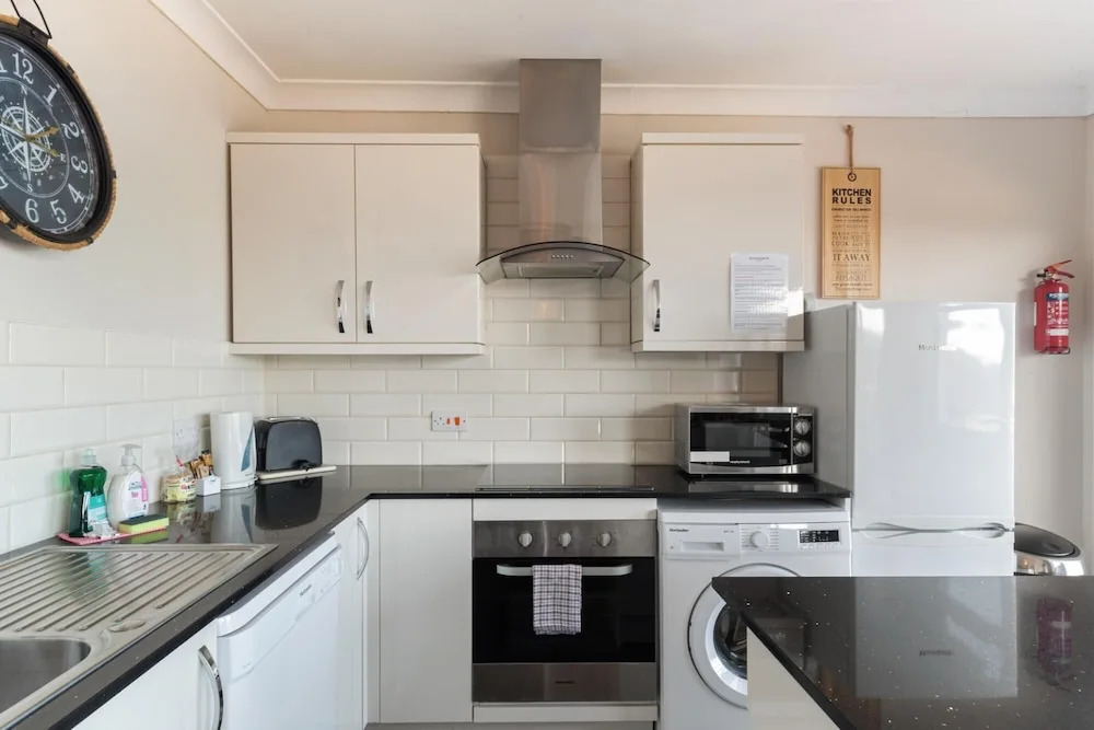 Sea Urchins Apartment - Sea Front Apartment With Views Pet Friendly
