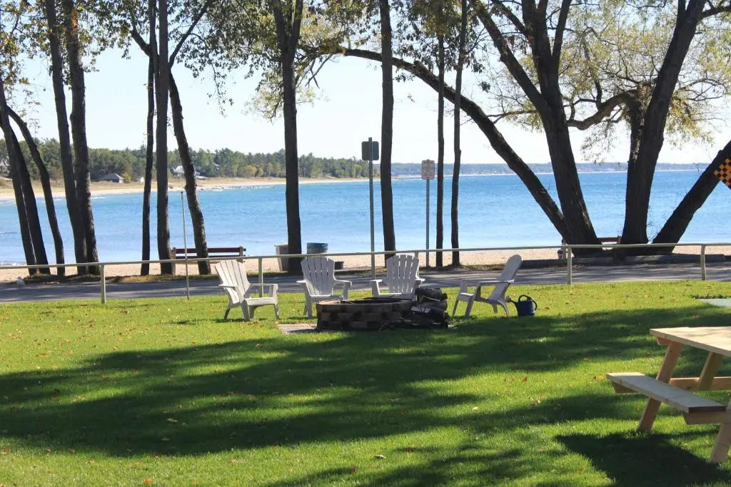 Balm Beach Resort & Motel