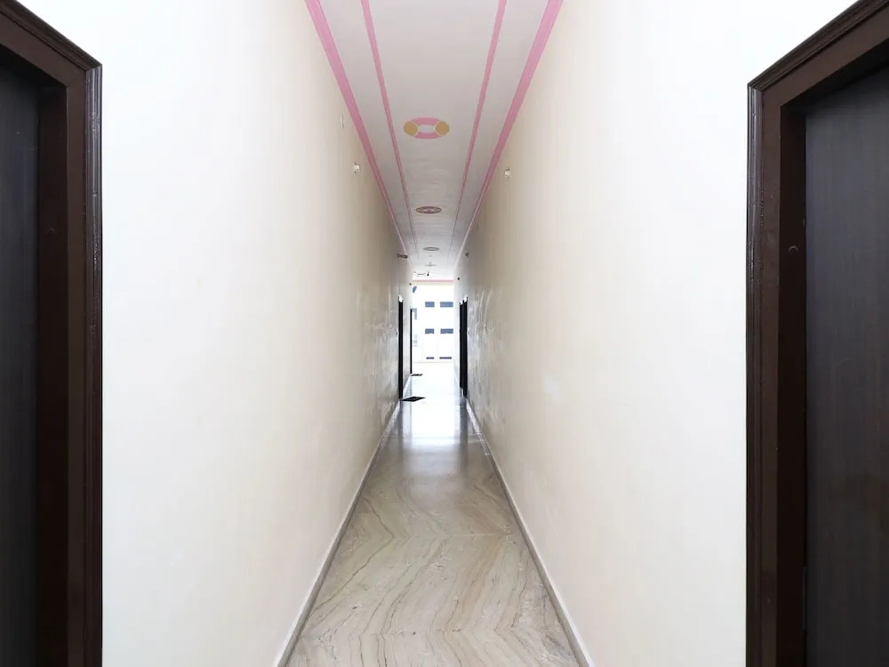 OYO 14161 Hotel ASDR