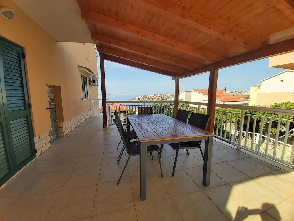 Heated Infinity Pool, Family Apartment With Panoramic sea View 2