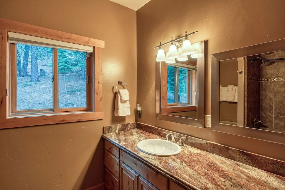 New Listing! Elegant , Tahoe Donner Amenities 4 Bedroom Home