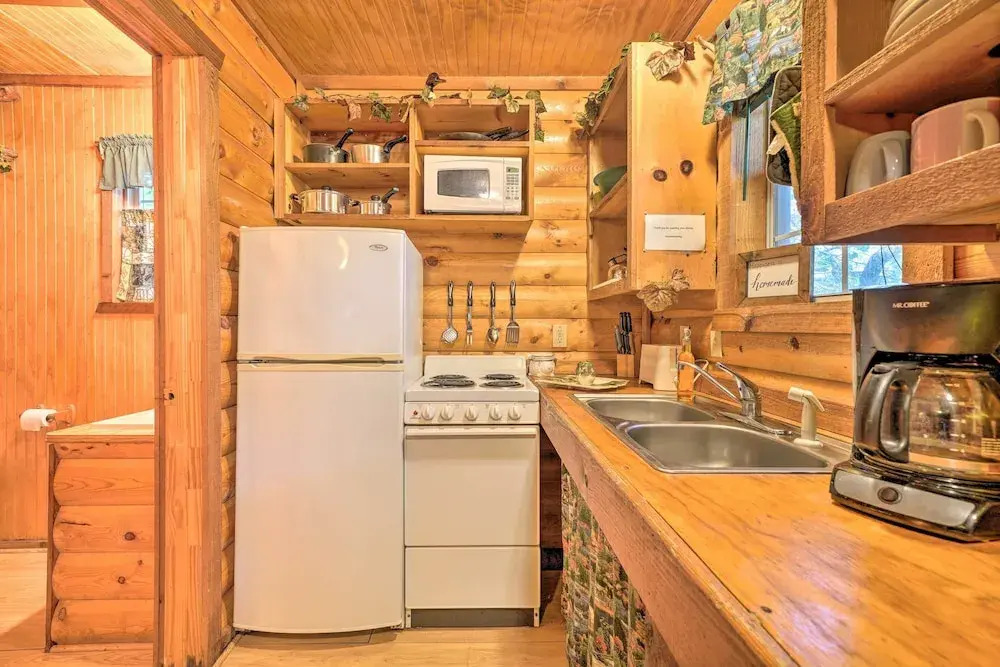 'cedar Falls Cabin 4': Nestled by Honey Creek