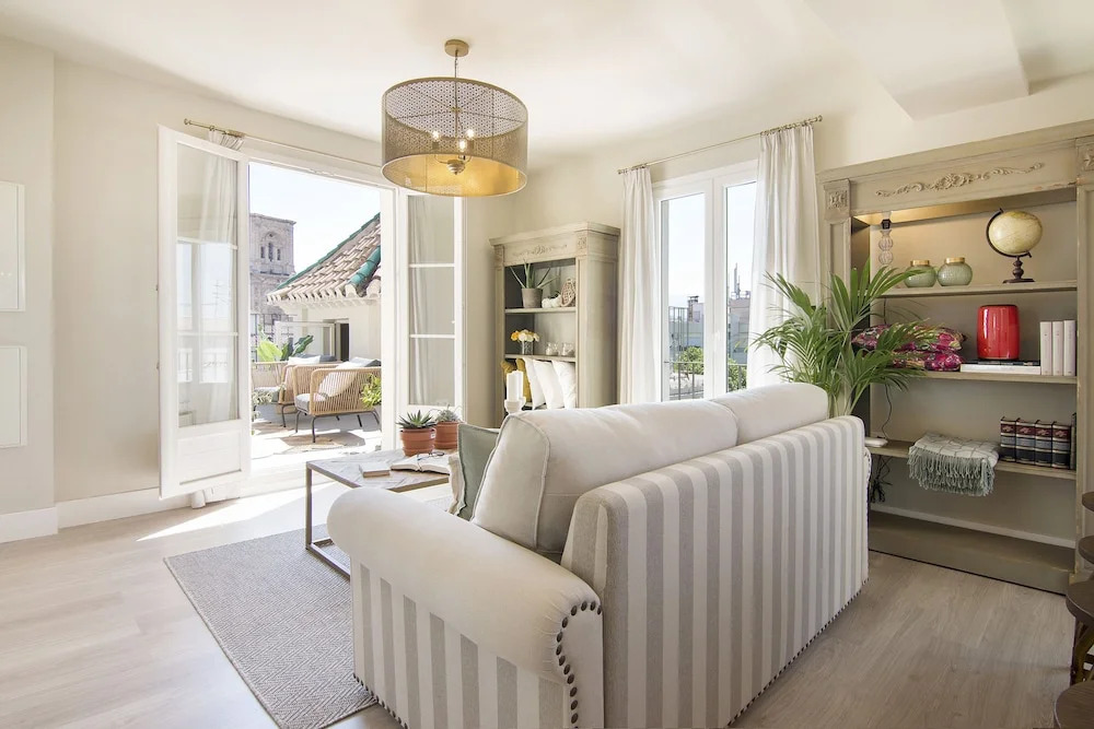 Chezmoihomes Luxury Cathedral Penthouse