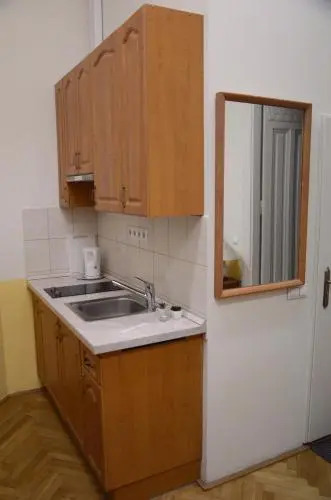 Guest Rest Studio Apartments