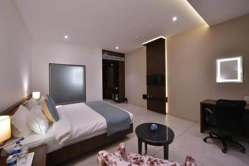 Click Hotel LH Seven Morbi