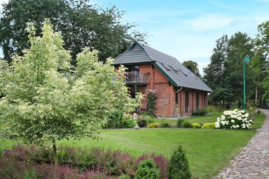 Country House by Lake Dummer With Rowing Boat