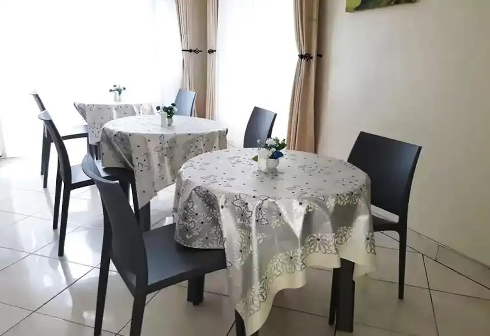 Emra Hotel