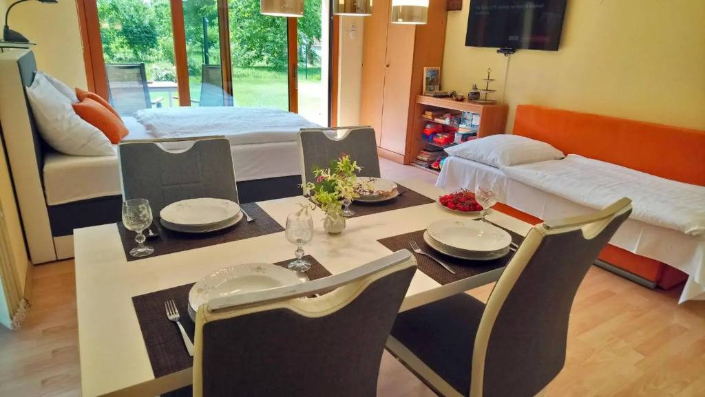 Lovely apartment, Garden, Parking, Wifi, Netflix