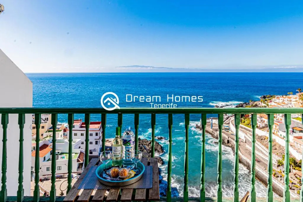 Santiago Beach Oceanfront Studio Apartment by DreamHomesTenerife